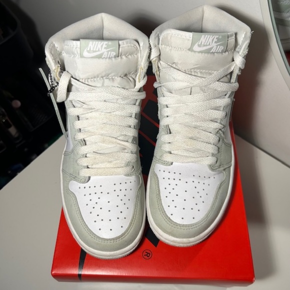Jordan 1 Retro High OG Seafoam (Women's) - Picture 2 of 6